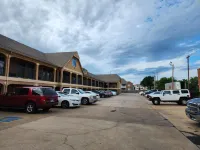Executive Inn - parking