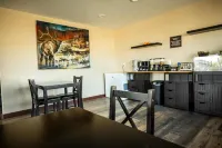 Rustic Lodge - Motel