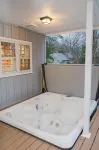 Cowry Acres - 11 Acre Enchanted Retreat, Hot Tub - Villas