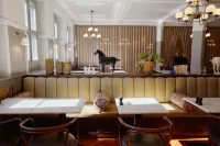 Ascot Hotel - breakfast