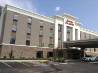 Hampton Inn & Suites Cleveland/Oakwood Village Hotel di Oakwood
