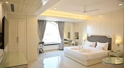 Pearl Courtyard
