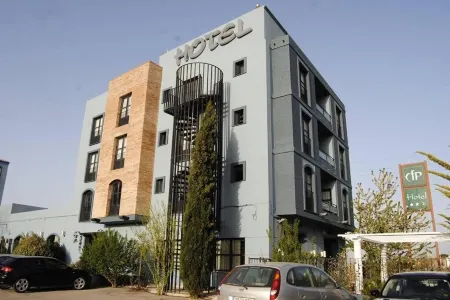 Hotel Patilla Ciudad de Requena Отели рядом с достопримечательностью «Bodega Vera de Estenas»