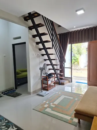 Sadewa Homestay Отели рядом с достопримечательностью «Super Badut Jogja»