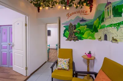 Vintazh Furnished Rooms Monument to Ostap Bender附近的飯店