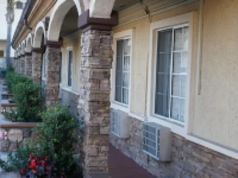 อเวนิว โมเทล โรงแรมในกาดินา