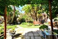 Secret Garden Guesthouse Hotels in Bloubergstrand