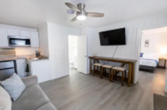 Anchor Bay Inn and Suites