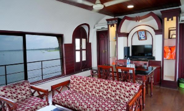 Aqua Jumbo Houseboat