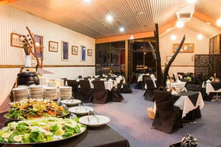 Albert Park Motor Inn Отели рядом с достопримечательностью «Longreach Region Visitor Information Centre»