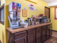 Super 8 by Wyndham Lincoln West - sarapan