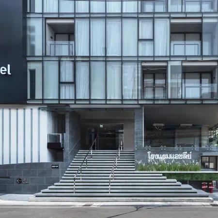Ashley Hotel BKK Отели рядом с достопримечательностью «Торговый центр SeenSpace»