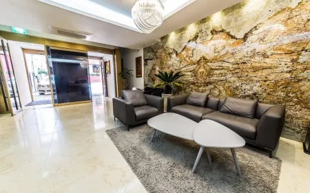 論峴華爾茲飯店