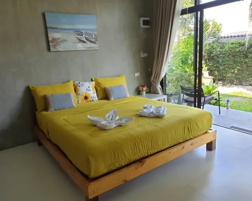 Baan Khun Yaai Mai Khun Ta Hotels near Phe