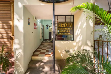 Le Mission Stay Отели рядом с достопримечательностью «Pondicherry french city (White Town)»