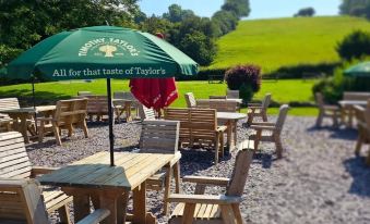 우토 더 오키오버 암스(The Okeover Arms) 4성급 호텔 로비