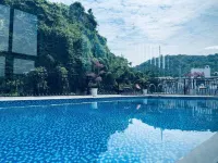 Lynh's Villa - مسبح على السطح