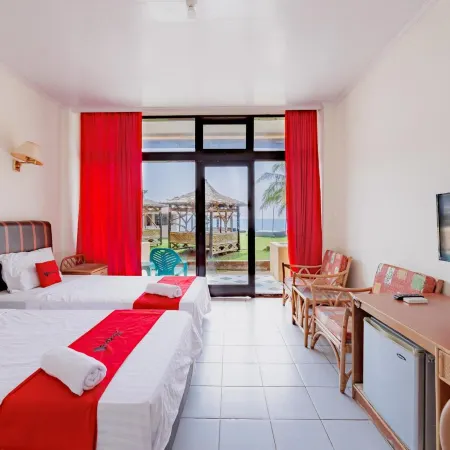 RedDoorz Plus Near Tugu Mercusuar Anyer