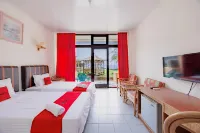 RedDoorz Plus Near Tugu Mercusuar Anyer - parcheggio