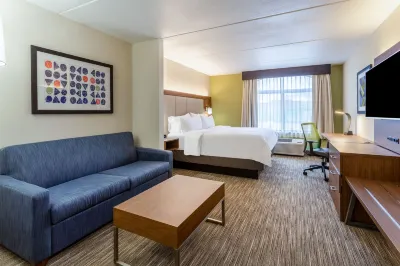 Holiday Inn Express & Suites Cedar Falls - Waterloo