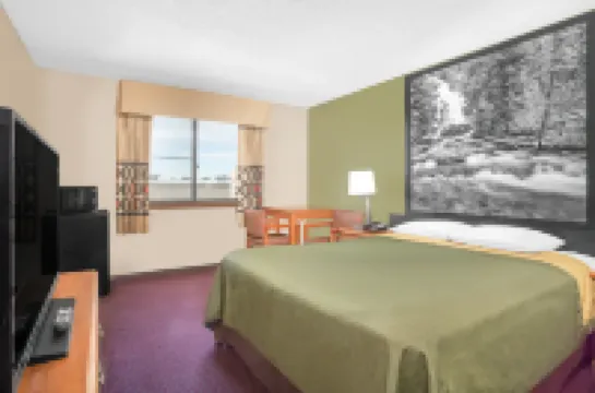 Super 8 by Wyndham Riverton