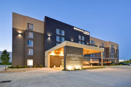 SpringHill Suites Cincinnati Blue Ash Отели рядом с достопримечательностью «Serene Suites Premier Memory Care»