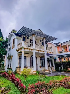 The Happy Villa Melly Hotels in Batulawang