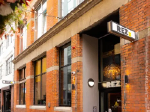 Rezz Temple Bar, Dublin Hotels near The Book of Kells Experience
