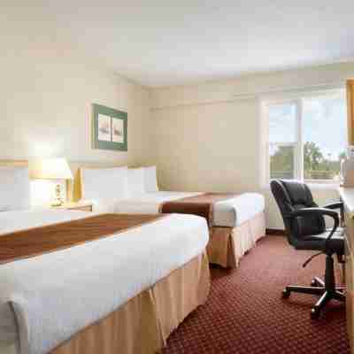 Travelodge by Wyndham Lethbridge Rooms