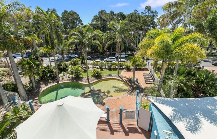 White Crest Apartments