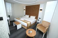 Grand Silay Hotel - balcony