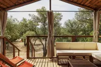 Domaine la Ferme HI Bride Hotels in Pertuis