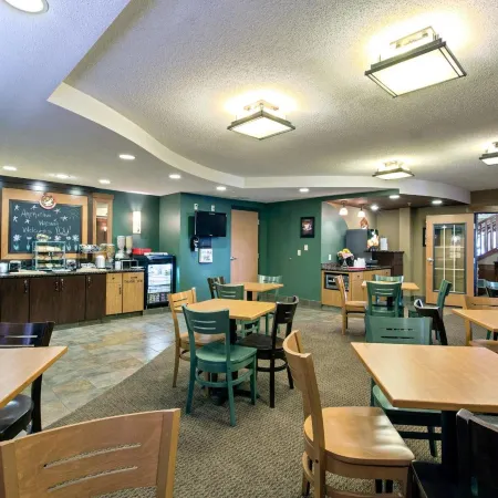 AmeriVu Inn and Suites - Waconia