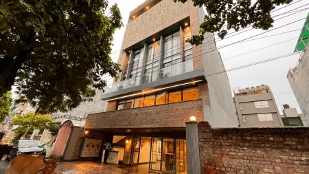 IP Royal Hotel - New Delhi Отели рядом со станцией Anand Vihar