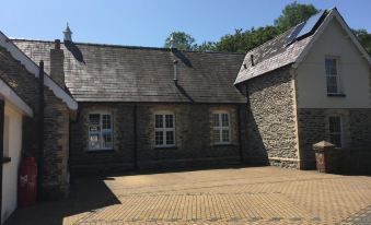 Shelley’s Seaside Stay (Garden/ Double Drive) - Housity