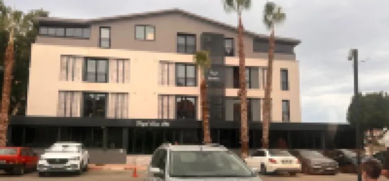 哈亞爾費內爾 酒店