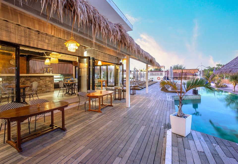 프리이 리조트 수영장 전경