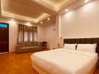 The Apartment Hotel a 