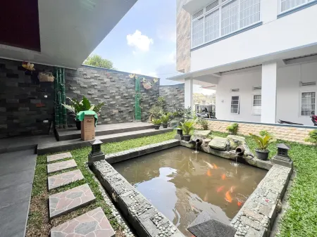 RedDoorz Syariah near Alun Alun Wonosobo 4 Отели в г. Вонособо