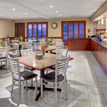 Super 8 by Wyndham Brandon MB