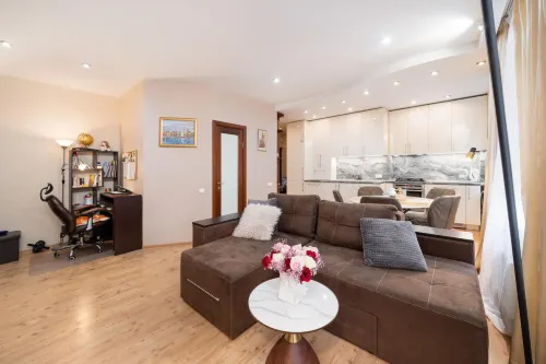 Baltic Amber in Diplomatic District & Free Parking