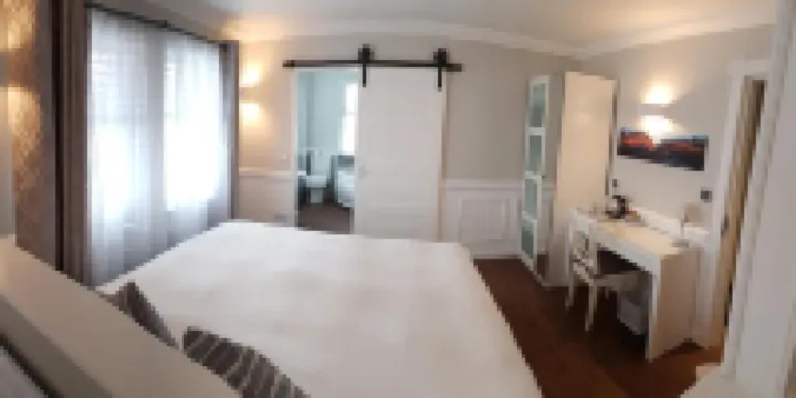 MacLean Guest House