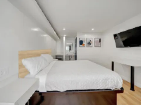 Casablanca Inn Hotels in Bell