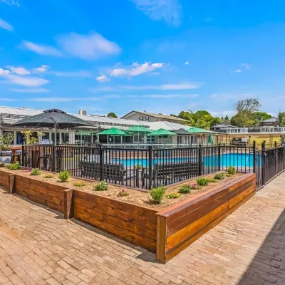Poenamo Hotel Hoteles cerca de Playa Takapuna