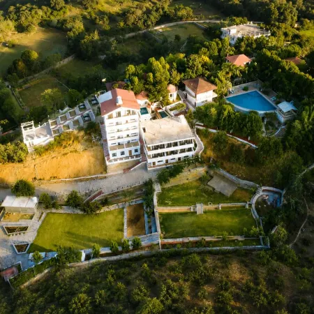 The HighGarden Resort