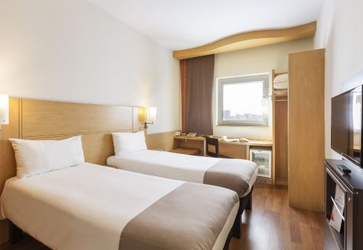 1. 이비스 가지안테..