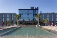 Howard Johnson by Wyndham Resistencia La Ribera - Pools