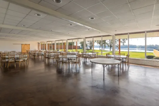 Super 8 by Wyndham Riverside Al