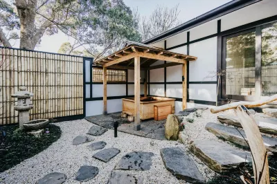 Shizuka Ryokan Japanese Country Spa & Wellness Retreat Отели рядом с достопримечательностью «Hepburn Springs Bathhouse»