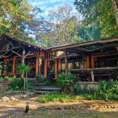 Tharnthong Lodge Hotels near Sankampaeng Hot Springs
